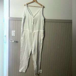 ⭐️ NEW Flawless Medium White Cotton Button-Front Jumpsuit